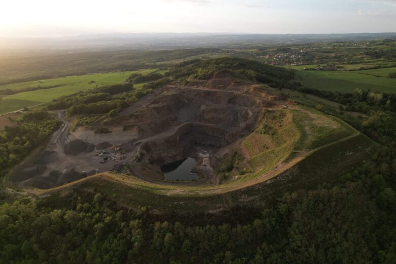 Notre carrière de roche dure à Saint Georges Haute-Ville