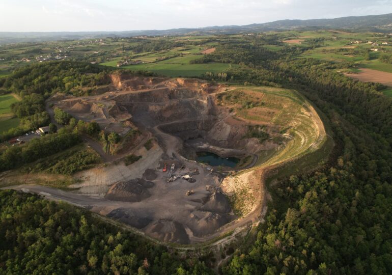 Notre carrière de roche dure à Saint Georges Haute-Ville