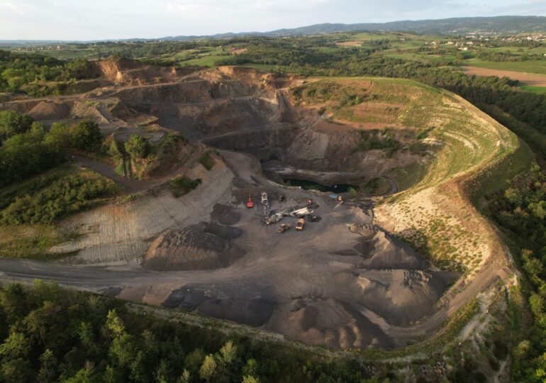 Notre carrière de roche dure à Saint Georges Haute-Ville